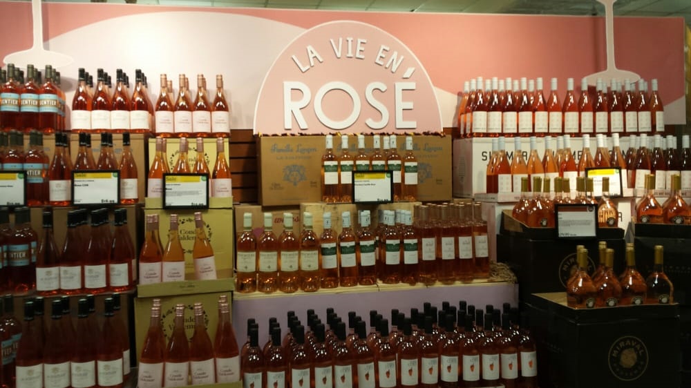 6月第二週の土曜日の
"Nationl Rose Day"をターゲットに特設されたWhole Foods のロゼワインコーナー。